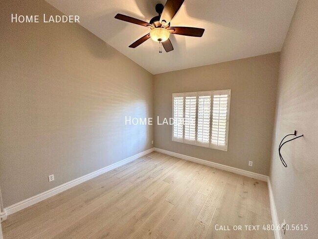 Building Photo - 10570 E San Salvador Dr