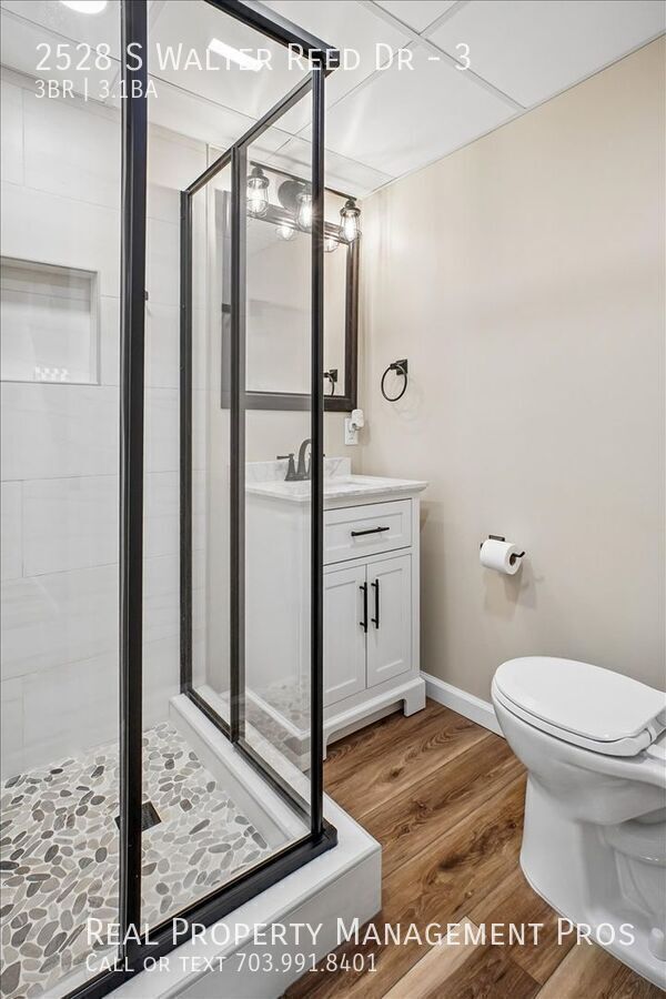 Building Photo - 2528 S Walter Reed Dr