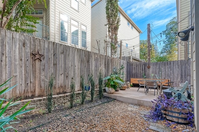 Building Photo - 410 Fowler St