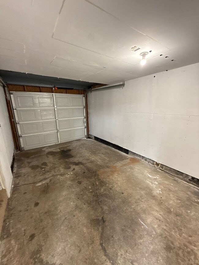 Building Photo - 2236 Hoyt St SE