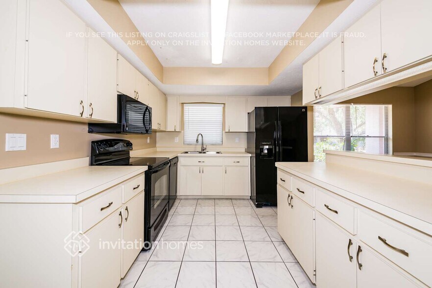 Building Photo - 2204 Tall Oak Ct