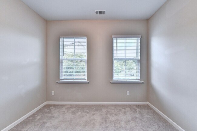 Building Photo - 4655 White St