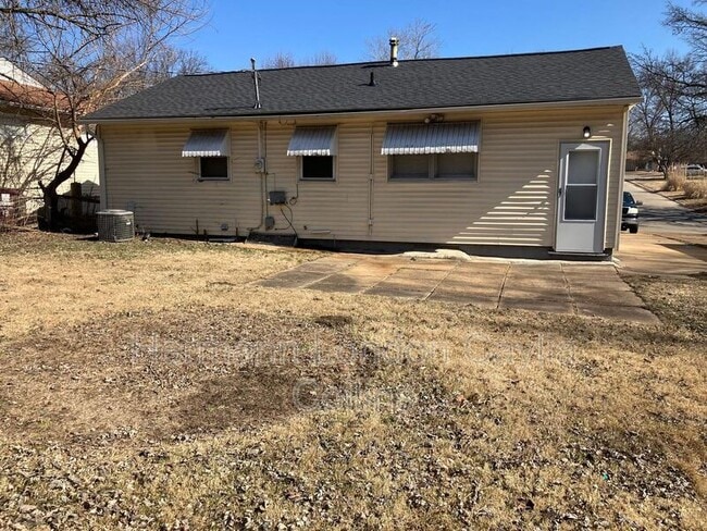 Building Photo - 9839 Medford Dr