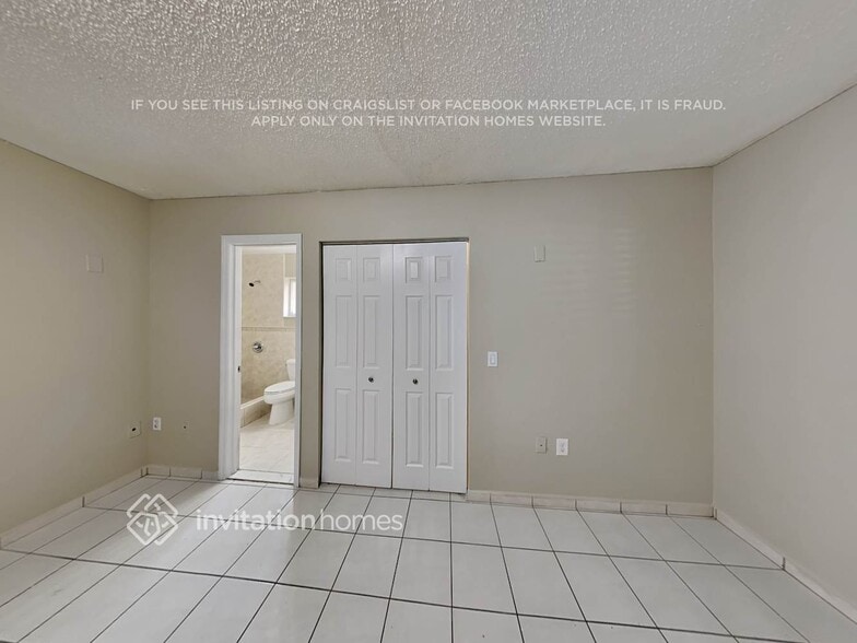 Building Photo - 3261 W 70th Terrace