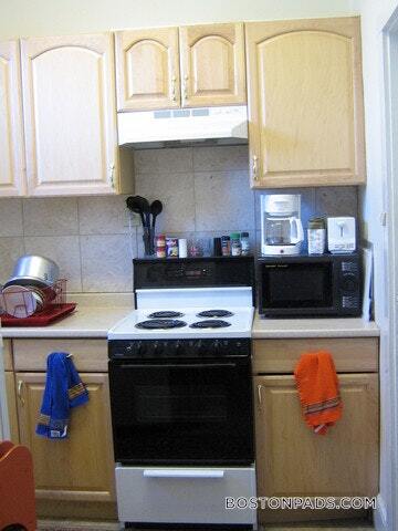 Building Photo - 583 Beacon St