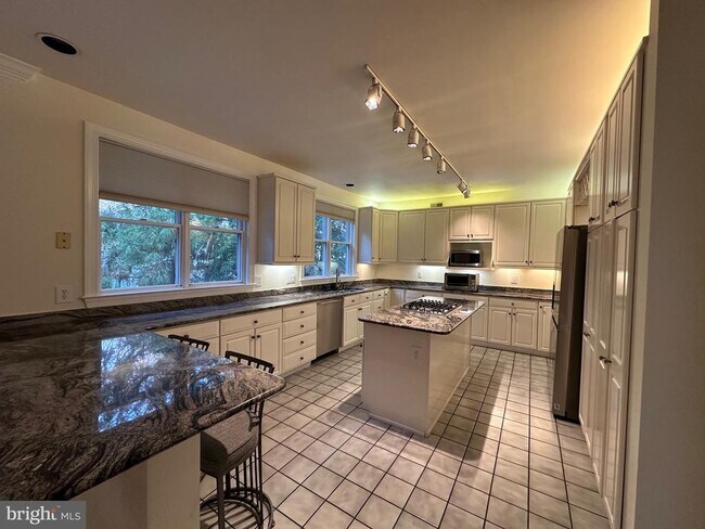 Building Photo - 5509 Thornbush Ct