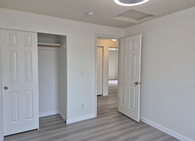 Building Photo - 3 bedroom - Move In Ready !!