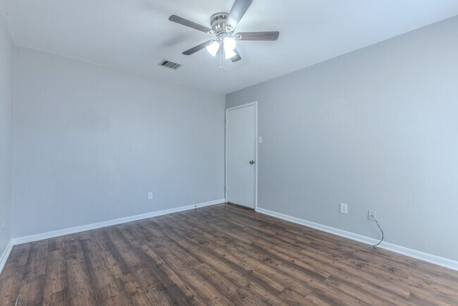 Building Photo - 6824 Edmond Ave