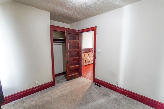 Building Photo - 74 Woodside Ave