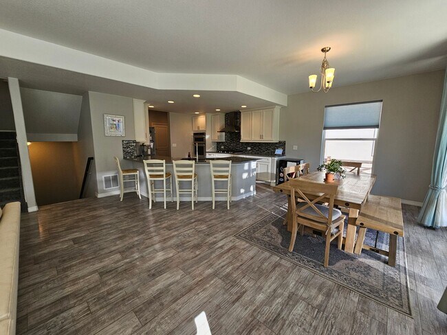 Building Photo - Beautiful 5-bedroom, 5-bathroom home in the desirable Banning Lewis Ranch community!