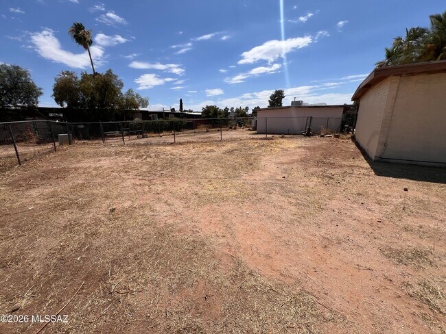 Building Photo - 3639 S Yukon Pl