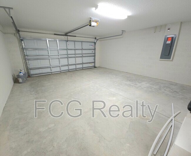 Building Photo - 10663 N Adler Dr