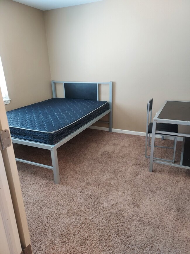 Back Bedroom - 158 Colorado St