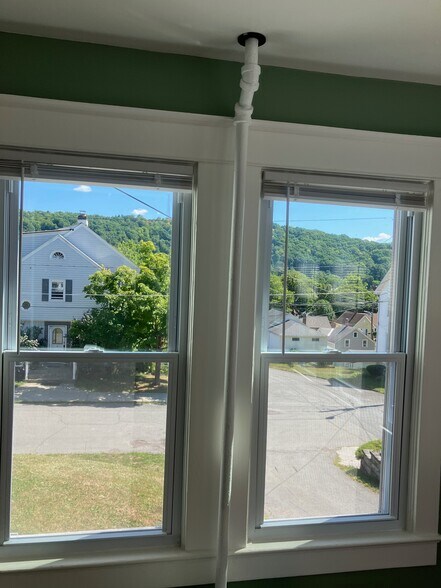 Building Photo - 1302 Hillside Ave