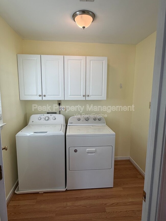 Building Photo - 6294 Simi Ct
