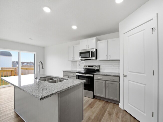 Building Photo - 784 Hoffman Hills Blvd