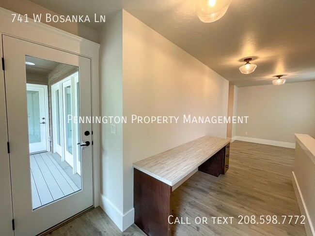 Building Photo - 741 W Bosanka Ln