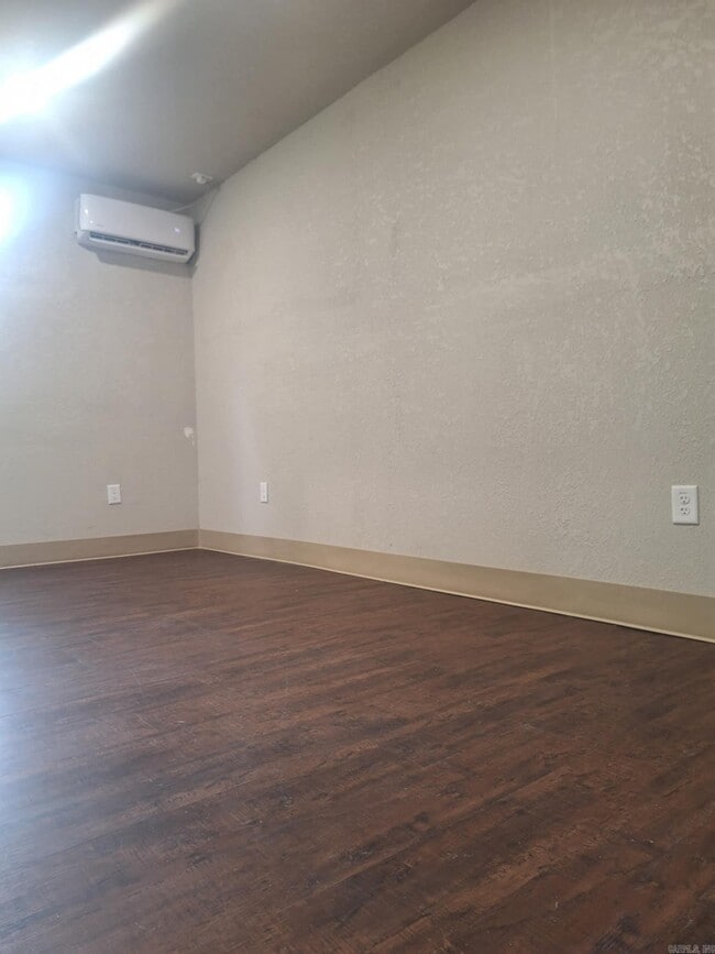 Building Photo - 306 Hornbeck Ave