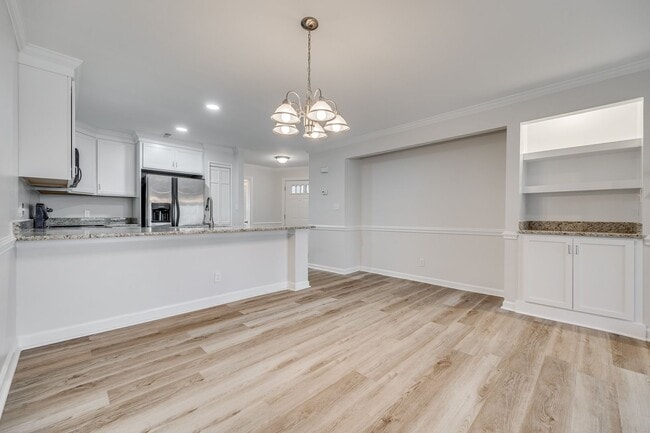 Building Photo - Charming 2 bed 2 bath condo with great water views in gated community in Charlotte on Lake Wylie!