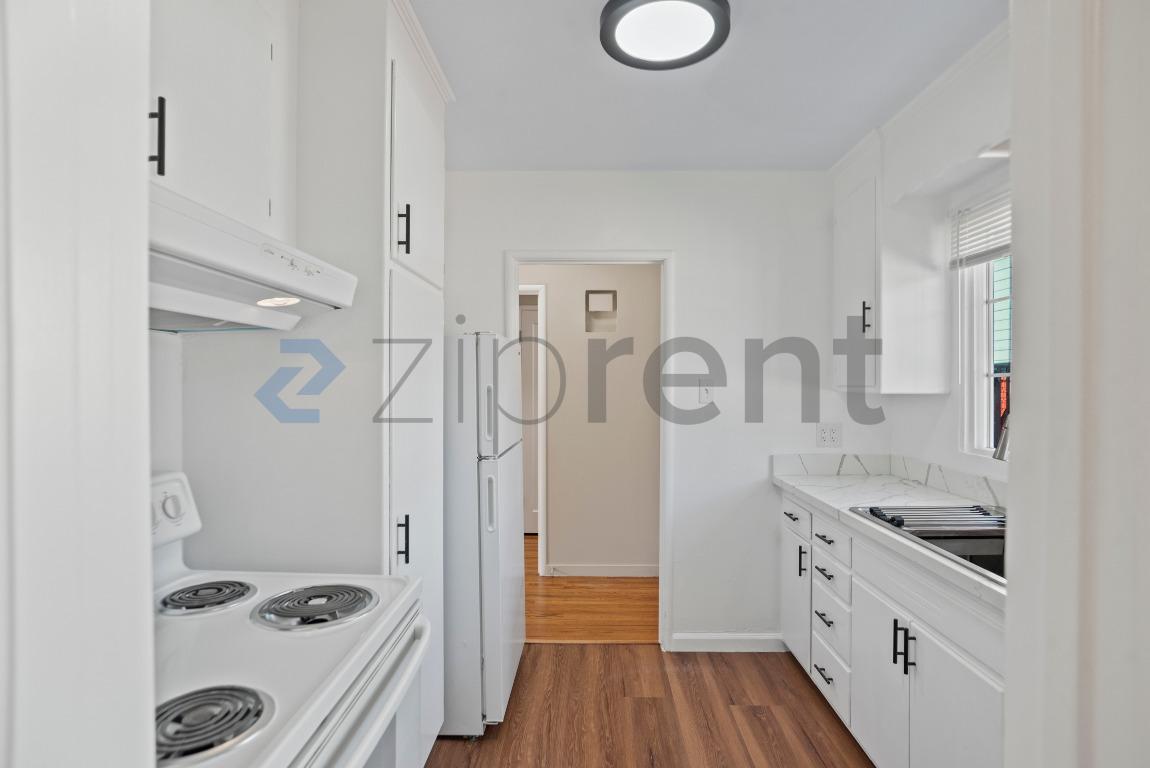 Building Photo - 2033 High St