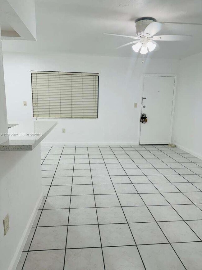 Building Photo - 1230 W 54th St