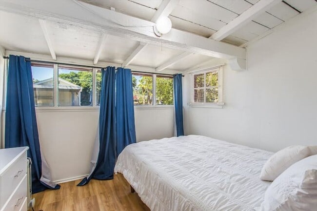 Building Photo - Charming 1-bedroom backhouse in Mentone!