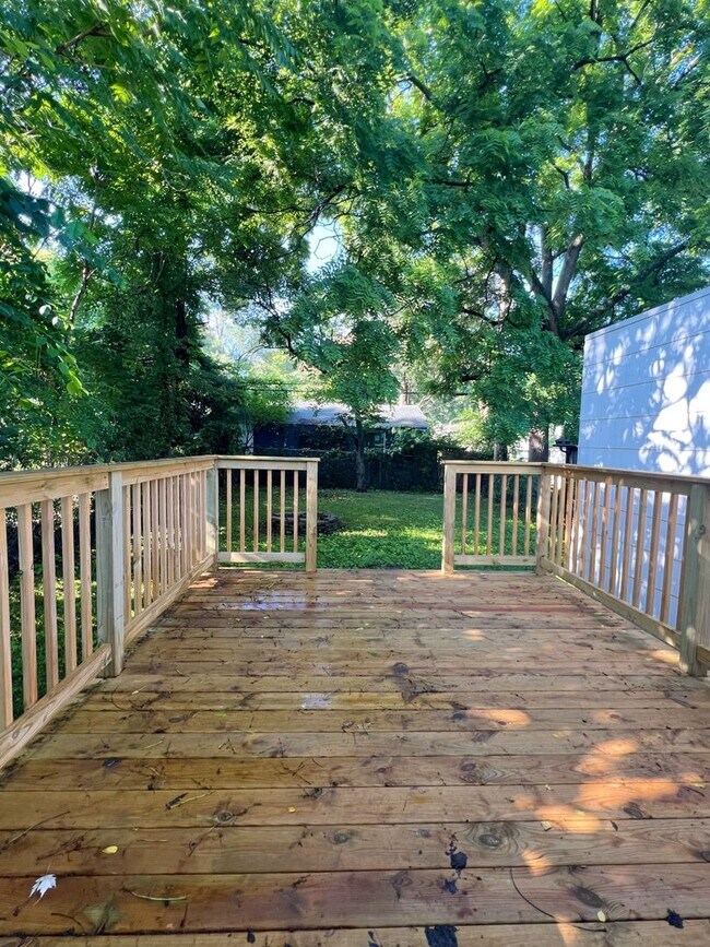 Building Photo - SEE IT NOW: Charming Renovated Bungalow in...