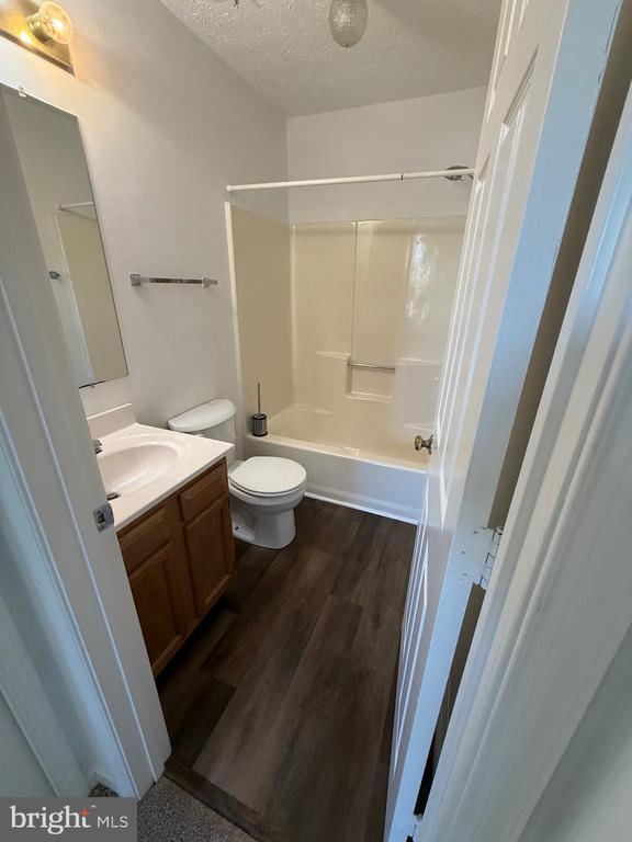 Building Photo - 402 Shaw Ct