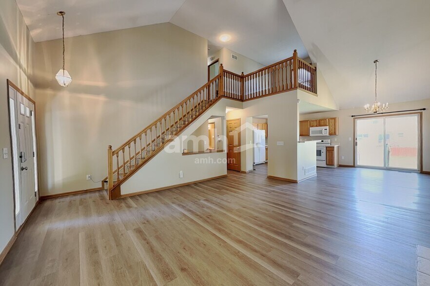 Building Photo - 485 Sycamore Creek St