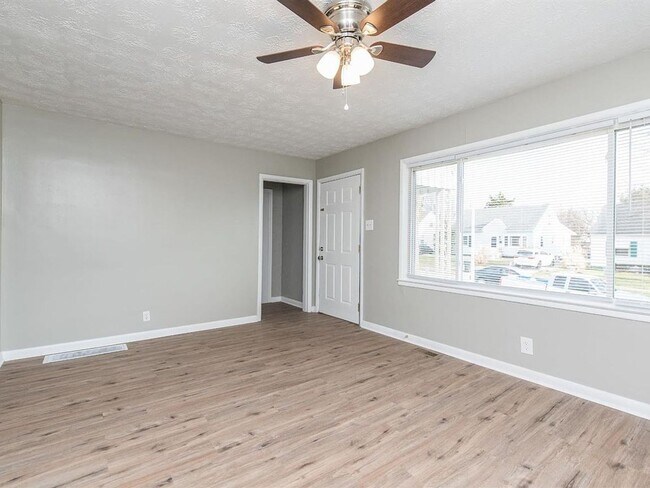 Building Photo - Spacious 4-Bedroom, 2-Bath Home with Garage, Side Parking & Private Backyard