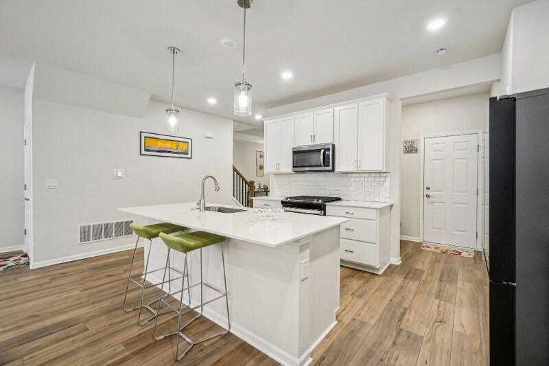 Building Photo - 525 Addison Cir