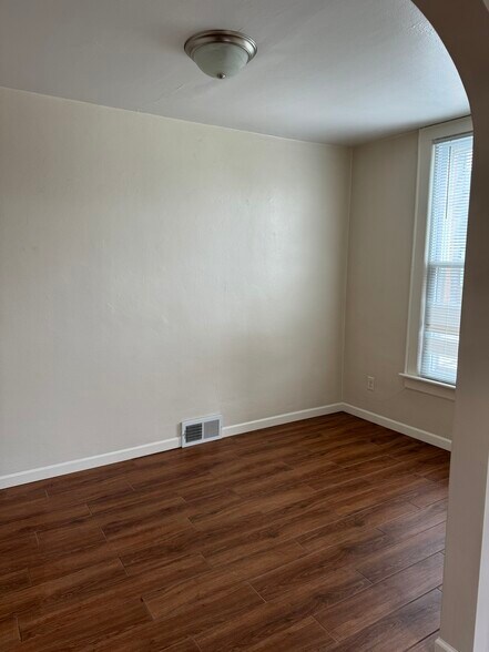 Dining room - 5921 5th Ave