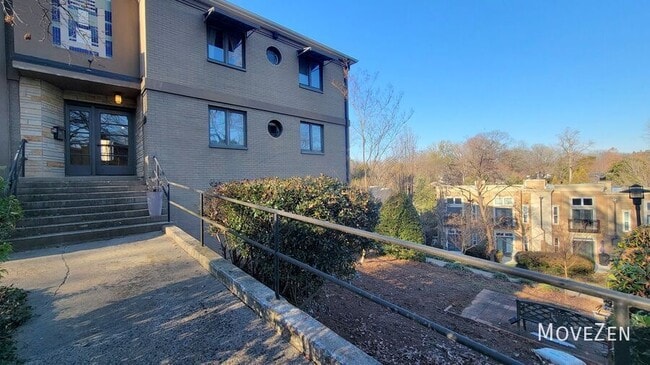 Building Photo - 2425 Vail Ave