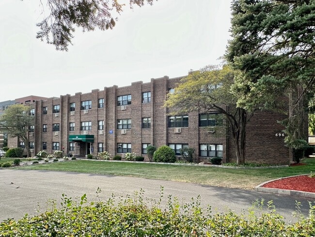 Building Photo - 701 Elm Pl