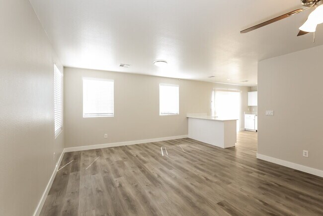 Building Photo - 523 Roberta Alecia Ave