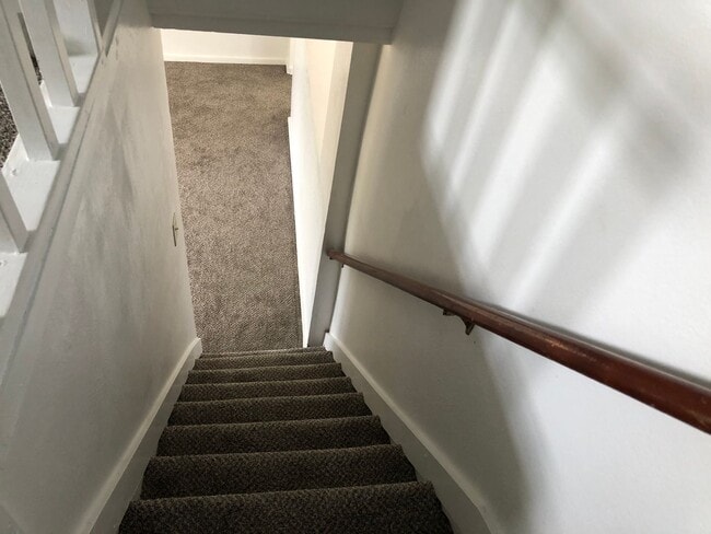 Building Photo - 4 bedroom, 1 bath. Dogs Ok, Remodeled in 2020, Laundry Hookups and Fenced Yard