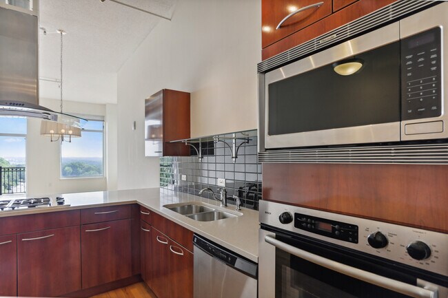 Building Photo - 3820 Roswell Rd NE