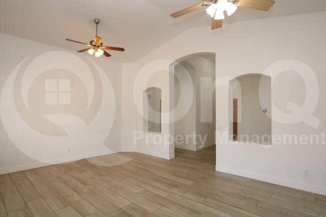 Building Photo - 1673 E Wildhorse Pl