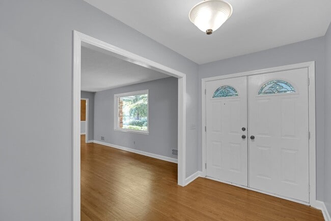 Building Photo - 3533 Greenleaf Rd