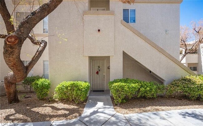 Building Photo - 6480 Annie Oakley Dr