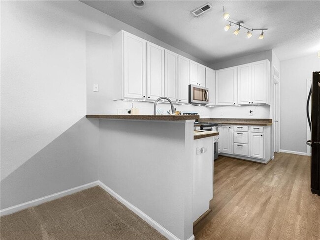 Building Photo - 13852 Hyacinth Dr