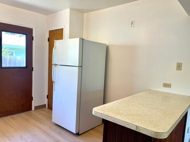 Building Photo - One level 2 bedroom duplex in Forestville! Near downtown!