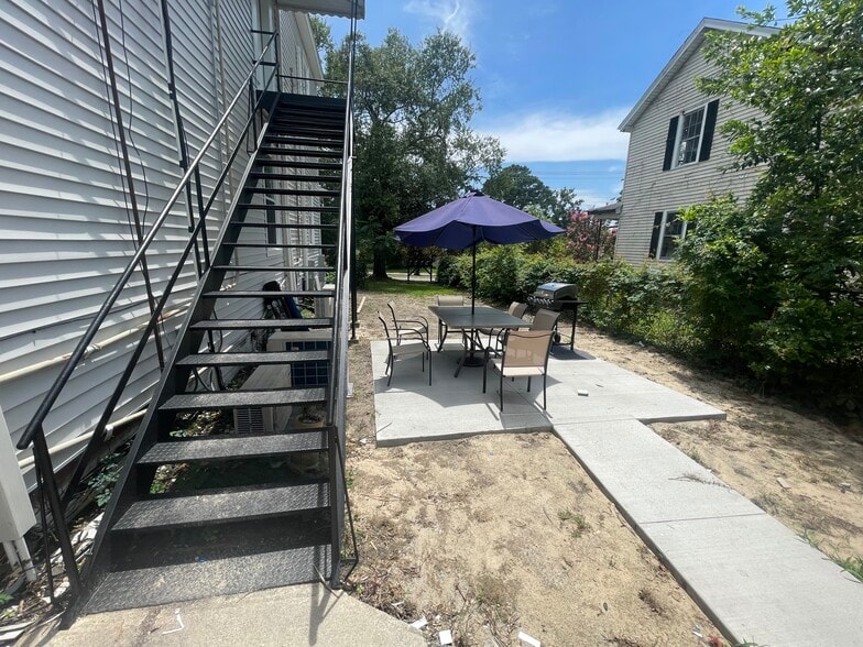 Building Photo - 1157 Olympia Ave