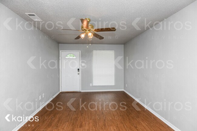 Building Photo - 607 Holly Lane