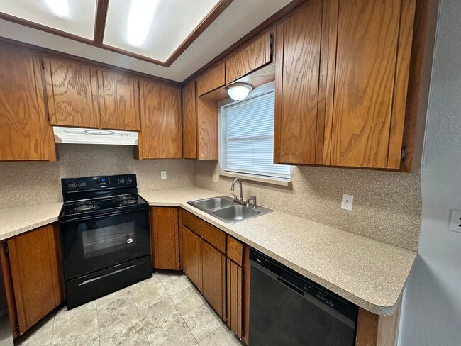 Building Photo - 3bed/2bath Home Available in Norman!