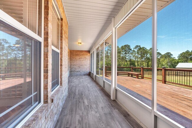 Building Photo - Stunning 4 Bedroom in PRIME Location!!  South of I-10!!