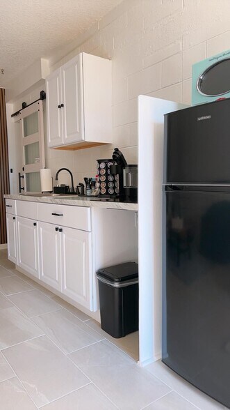 Building Photo - 3122 Eleuthera Ln