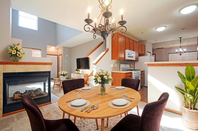 Building Photo - Beautiful 2-Bedroom 3-Bathroom Townhouse in Plymouth!