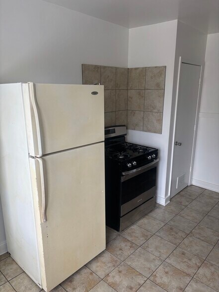 Building Photo - 2618 North Blvd