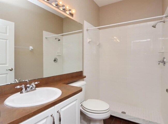 Building Photo - 13714 Artesa Bell Dr